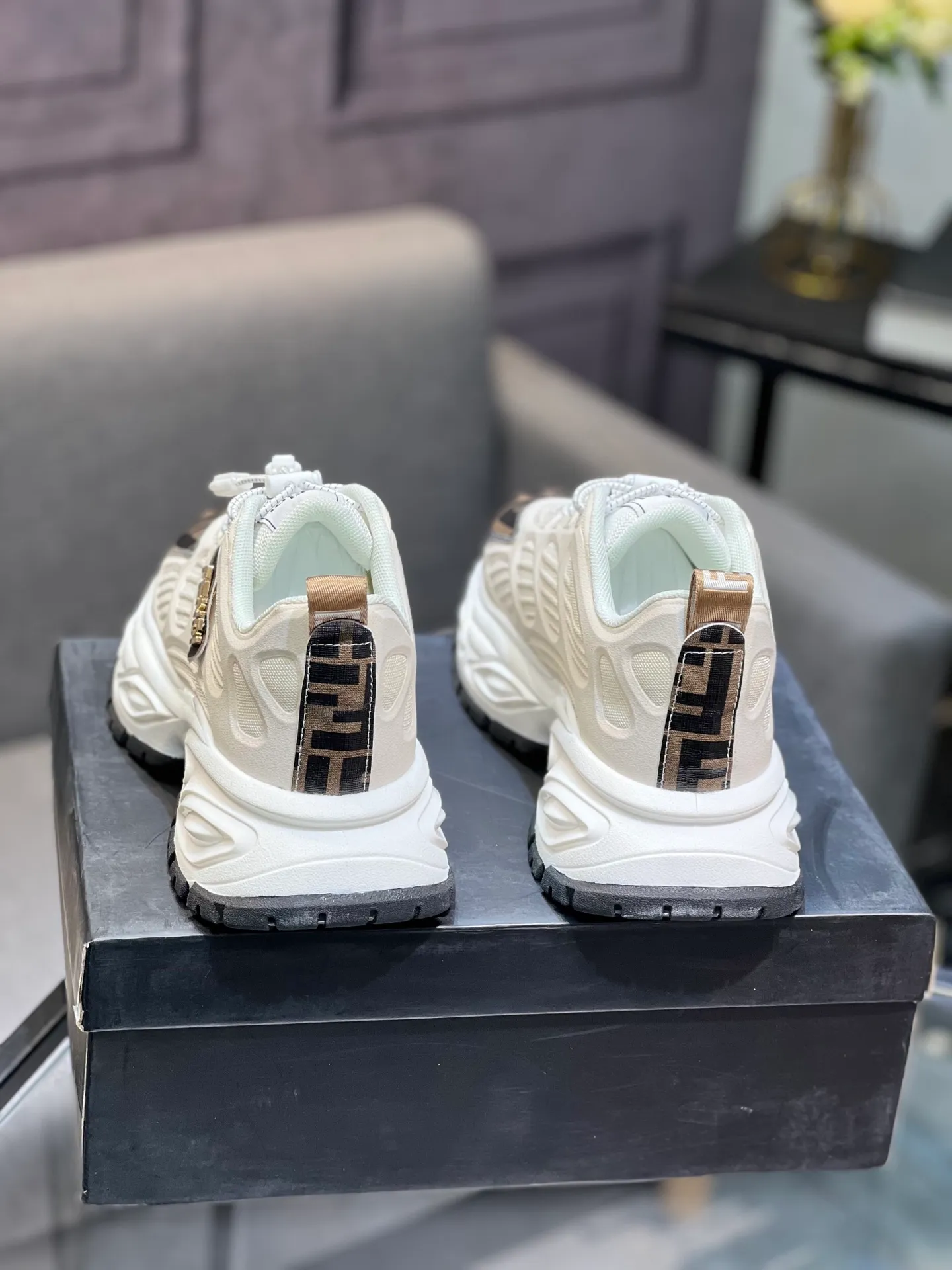 Men's men's shoes 💰440 [FENDI] new 🙈 casual shoes with first-class workmanship, 💪💪💪cowhide uppers ➕ genuine leather feet, 👻suitable for all kinds of travel! Number of yards 38-44